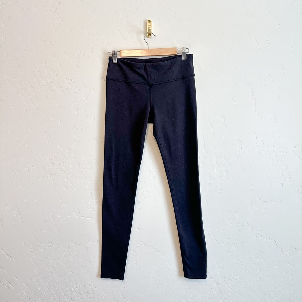 Alo Yoga | Athletic Mid Rise Athletic Leggings in Black